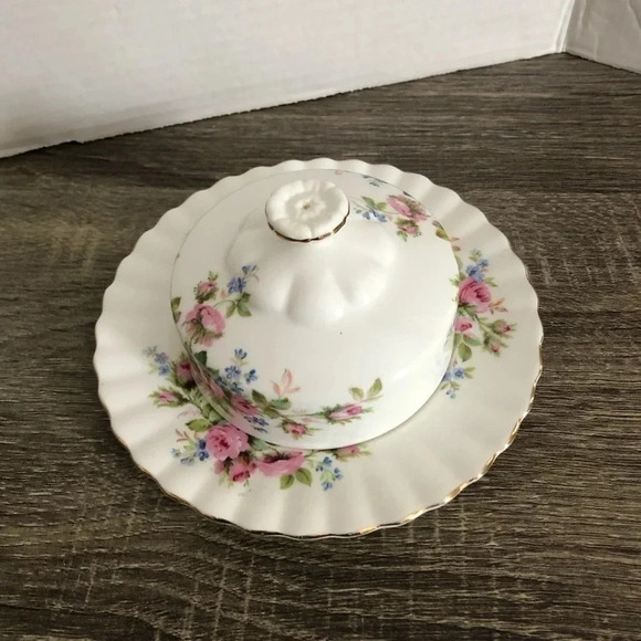 Vtg Royal Albert  Moss Rose Covered Butter Dish - Picture 1 of 10